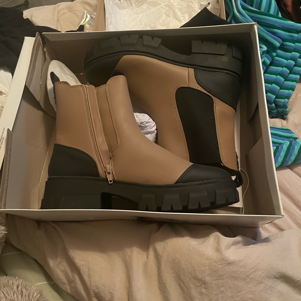 Women's Tan and Black Ankle Boots